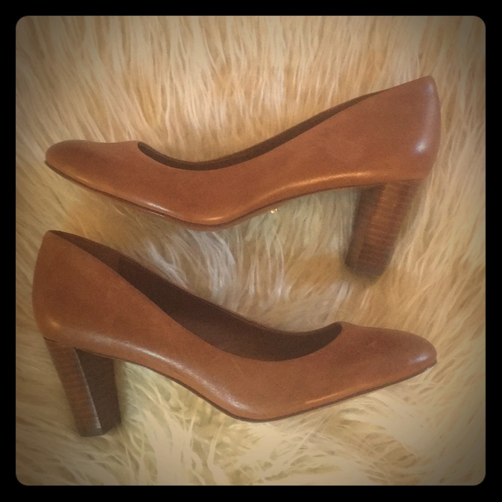 Brown leather pumps from Lauren by Ralph Lauren